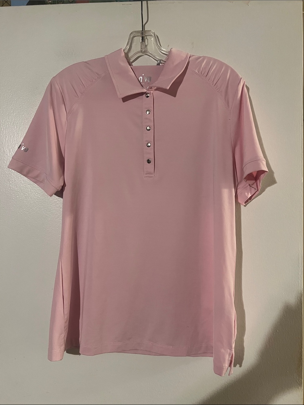 Nivo pale pink polo collar top   Snap front.